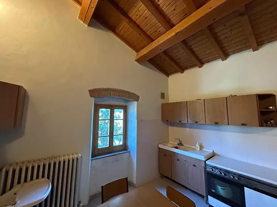 Immagine 20 di Casa colonica in vendita  a Carmignano