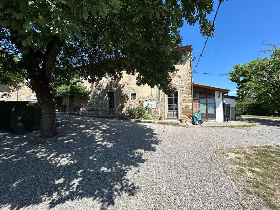 Immagine 35 di Casa colonica in vendita  a Carmignano