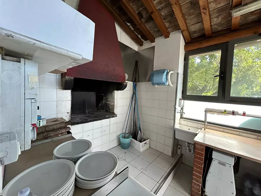 Immagine 27 di Casa colonica in vendita  a Carmignano