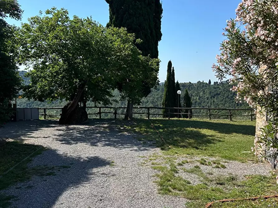Immagine 55 di Casa colonica in vendita  a Carmignano
