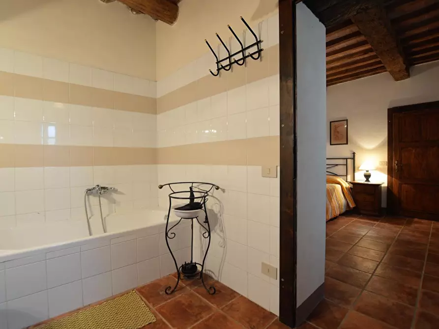 Immagine 11 di Casa colonica in vendita  a Casole D'elsa