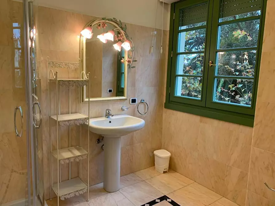 Immagine 16 di Appartamento in affitto  a Forte Dei Marmi