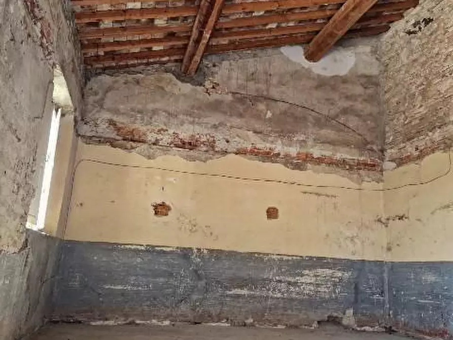 Immagine 25 di Porzione di casa in vendita  a Terricciola