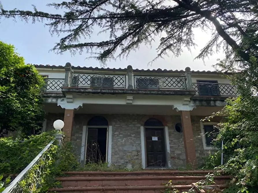 Immagine 1 di Villa in vendita  a Massarosa