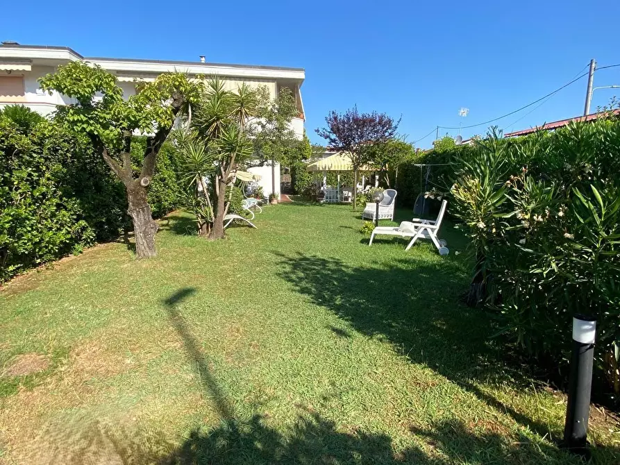 Immagine 10 di Appartamento in vendita  a Massa