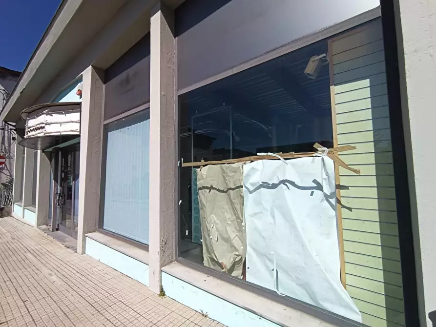 Immagine 9 di Locale commerciale in vendita  a Barga