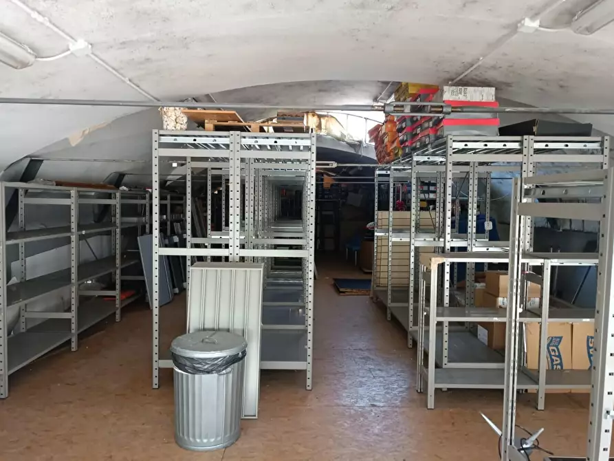 Immagine 7 di Locale commerciale in vendita  a Barga