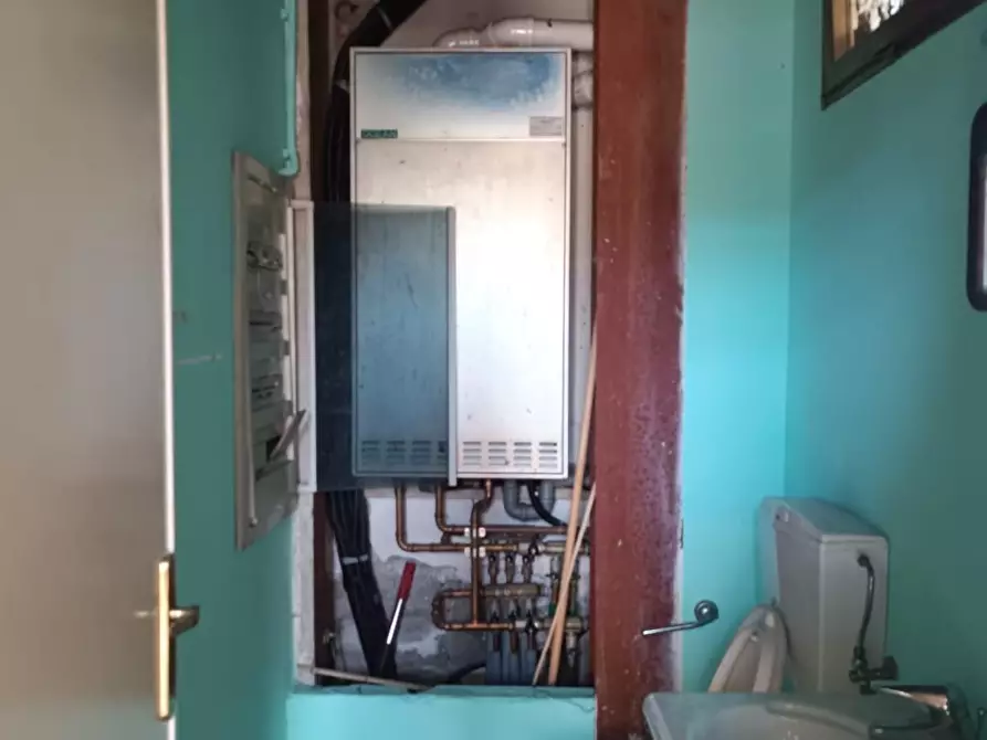 Immagine 5 di Locale commerciale in vendita  a Barga