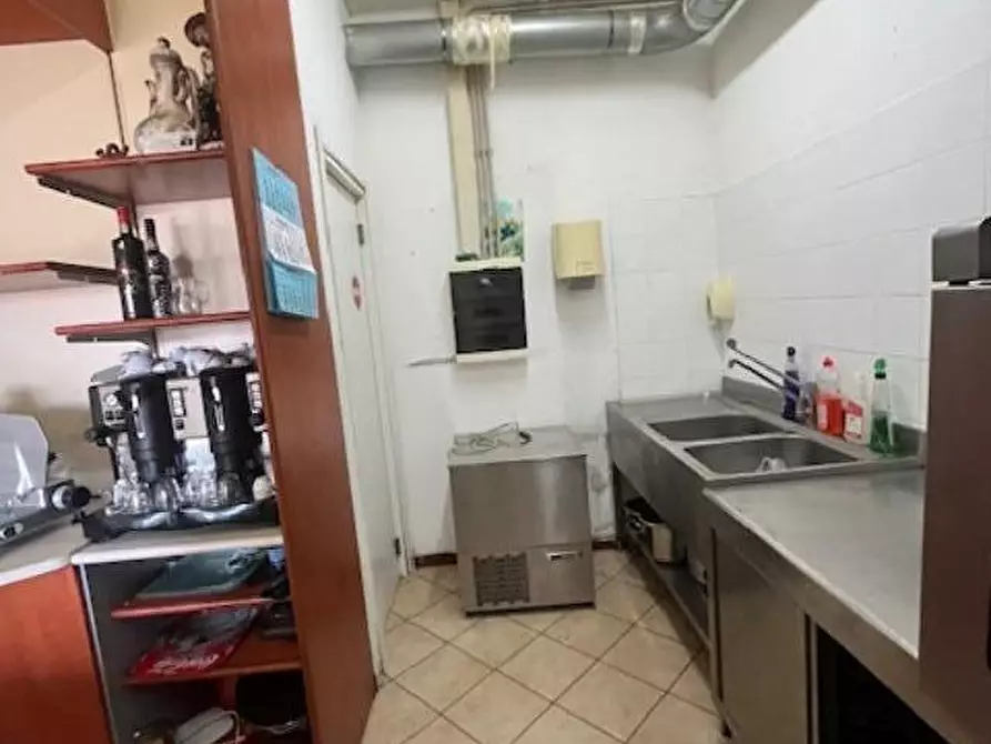 Immagine 3 di Attività commerciale in vendita  a Sarzana