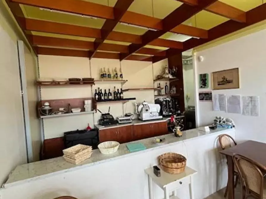 Immagine 4 di Attività commerciale in vendita  a Sarzana