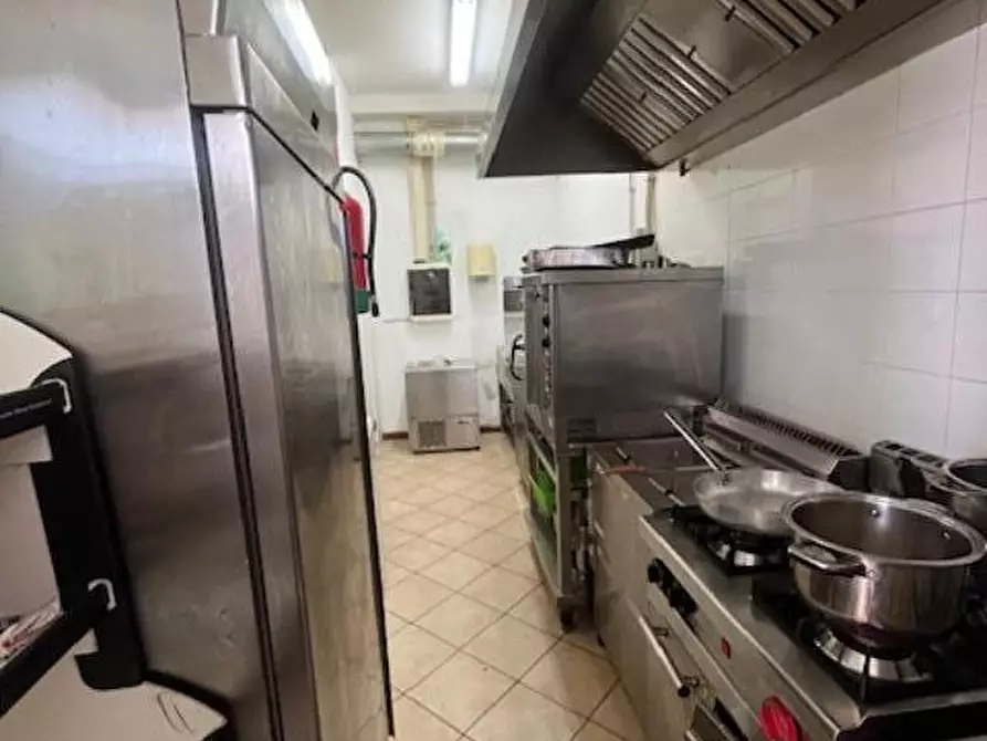 Immagine 2 di Attività commerciale in vendita  a Sarzana