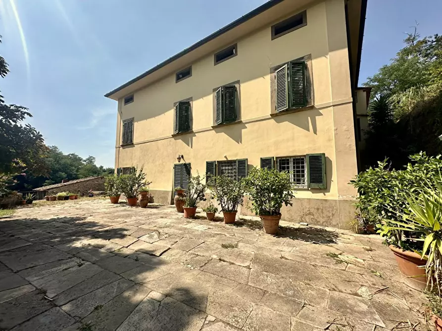 Immagine 1 di Villa in vendita  a Capannori