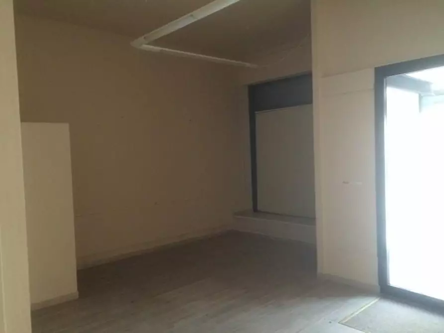 Immagine 12 di Negozio in affitto  a Poggibonsi