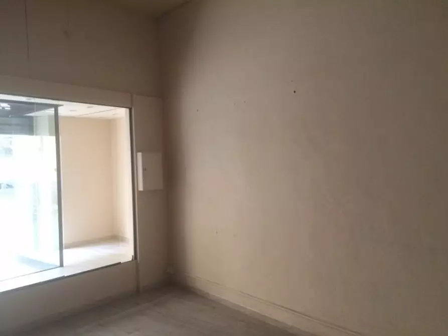 Immagine 13 di Negozio in affitto  a Poggibonsi