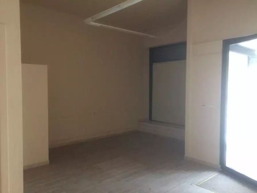 Immagine 5 di Negozio in affitto  a Poggibonsi