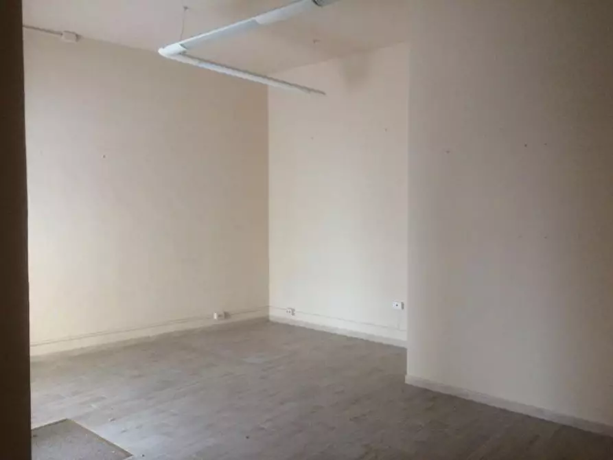 Immagine 3 di Negozio in affitto  a Poggibonsi