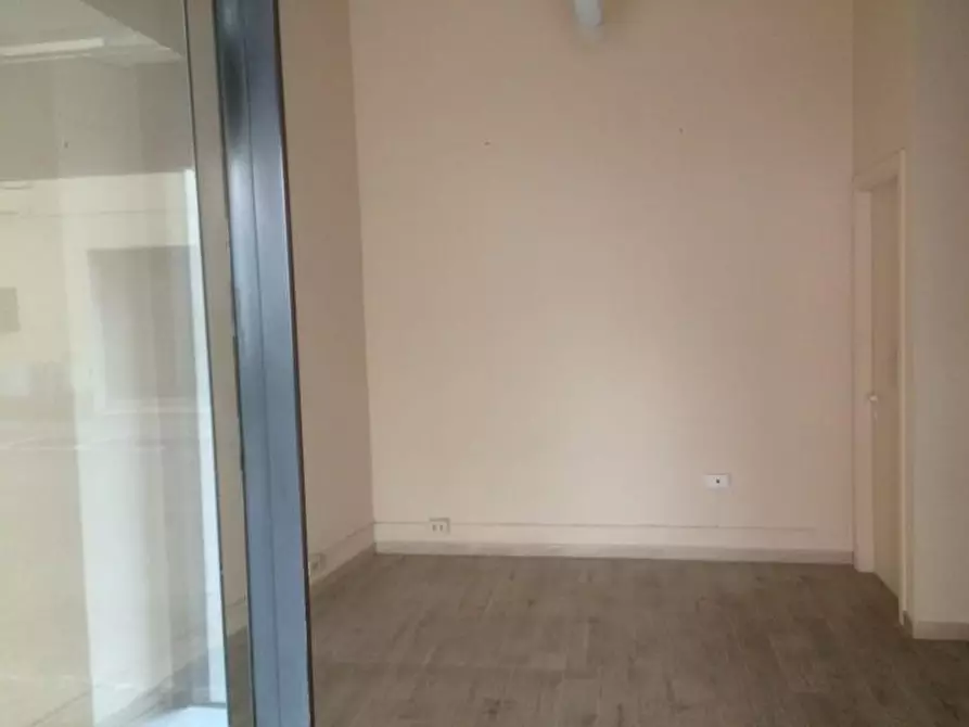 Immagine 9 di Negozio in affitto  a Poggibonsi