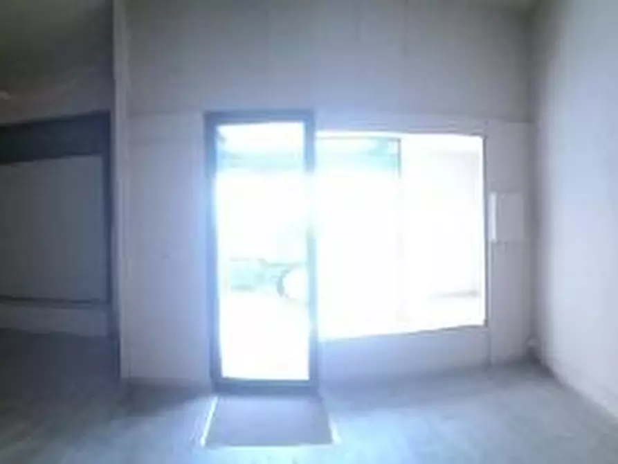 Immagine 11 di Negozio in affitto  a Poggibonsi
