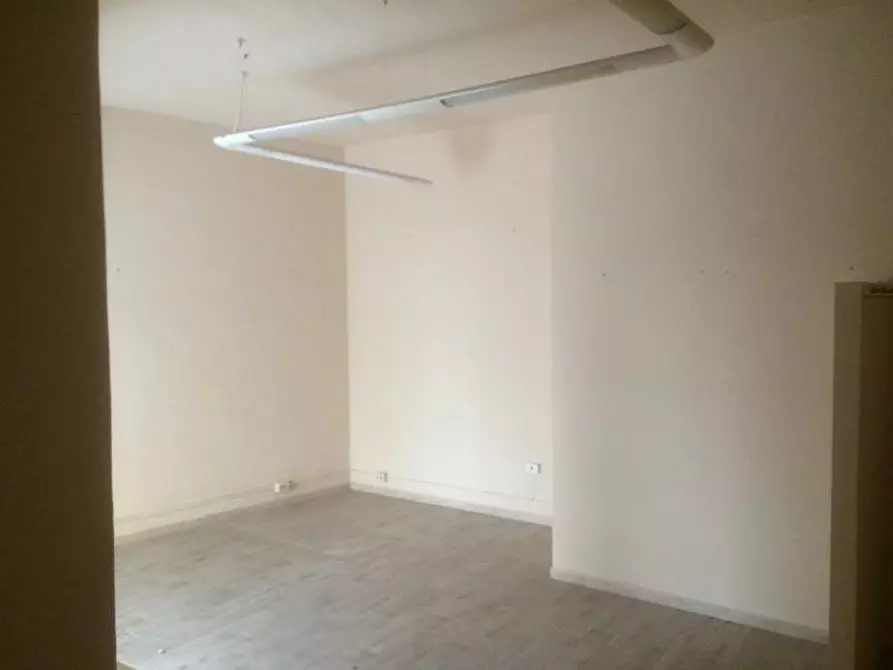 Immagine 7 di Negozio in affitto  a Poggibonsi