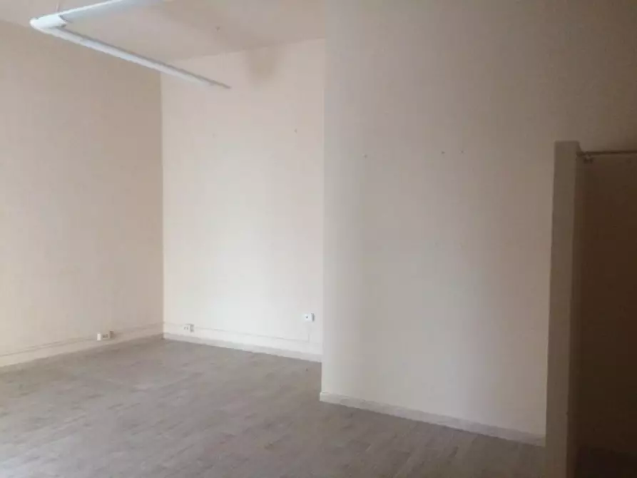 Immagine 4 di Negozio in affitto  a Poggibonsi