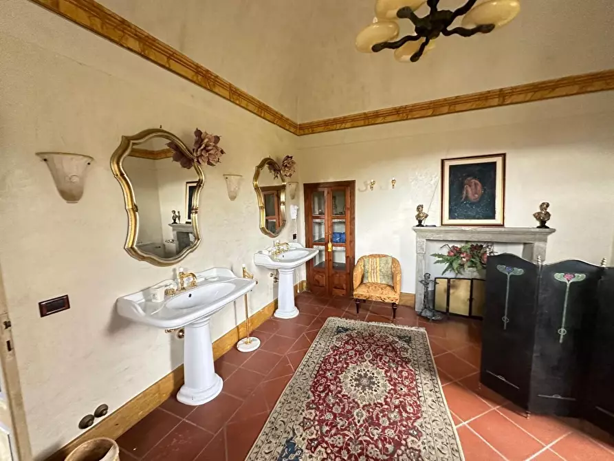 Immagine 109 di Casa colonica in vendita  a Villafranca In Lunigiana