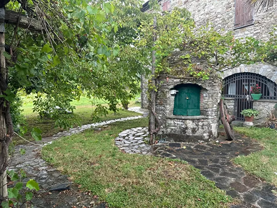 Immagine 3 di Casa colonica in vendita  a Villafranca In Lunigiana