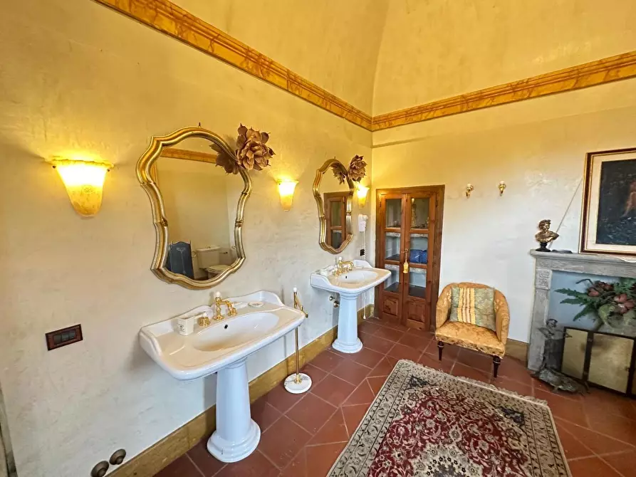 Immagine 110 di Casa colonica in vendita  a Villafranca In Lunigiana
