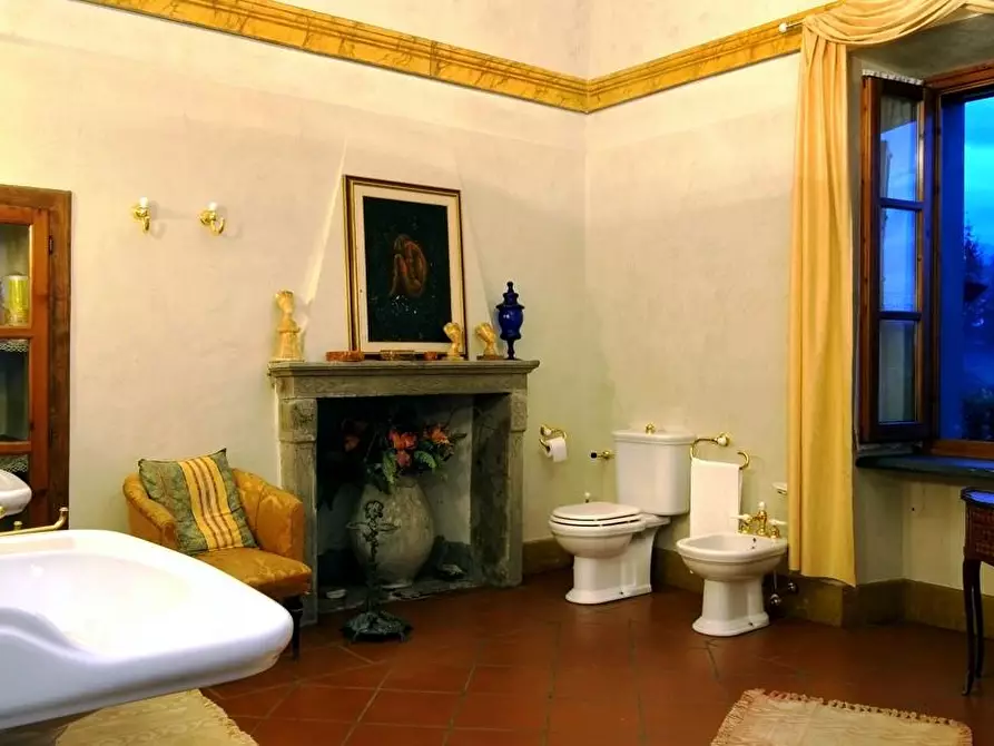 Immagine 71 di Casa colonica in vendita  a Villafranca In Lunigiana