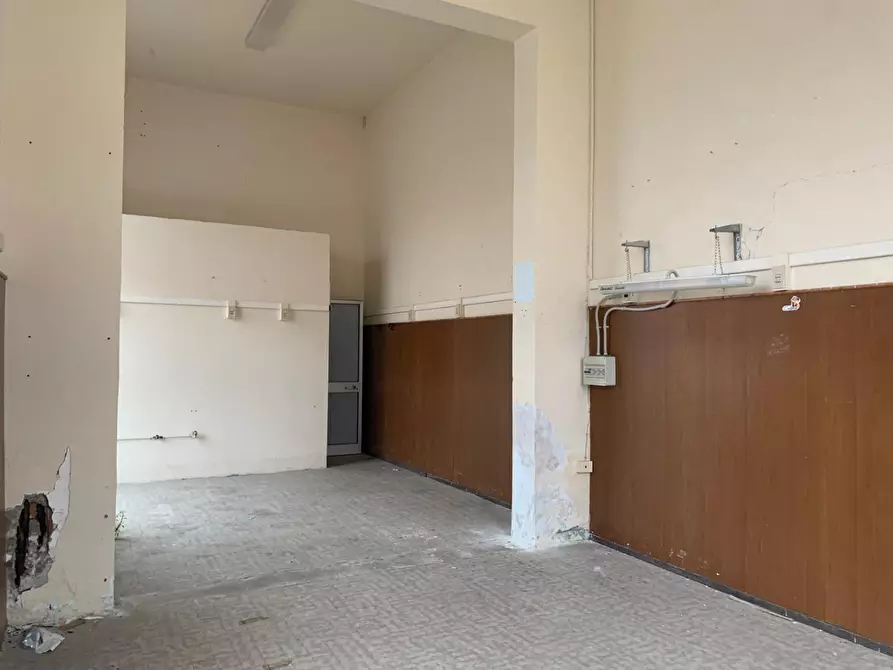 Immagine 3 di Locale commerciale in affitto  a San Giuliano Terme