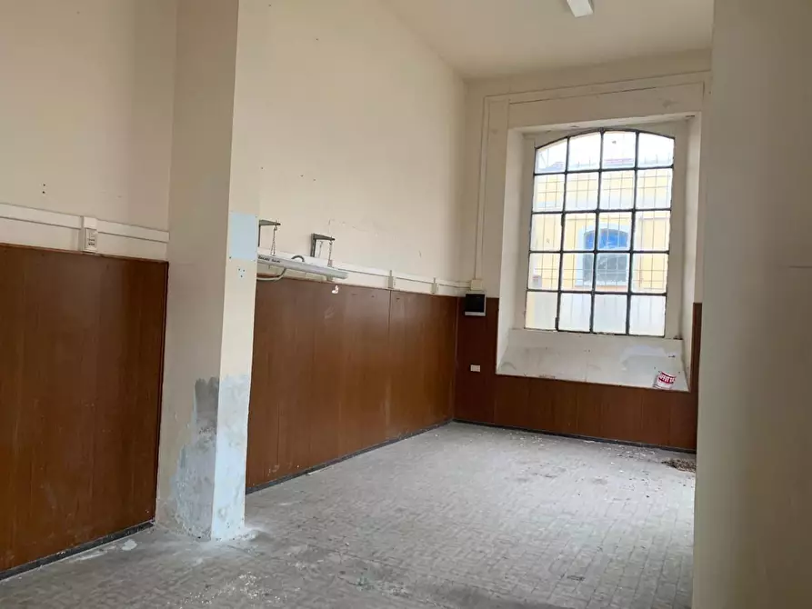 Immagine 2 di Locale commerciale in affitto  a San Giuliano Terme