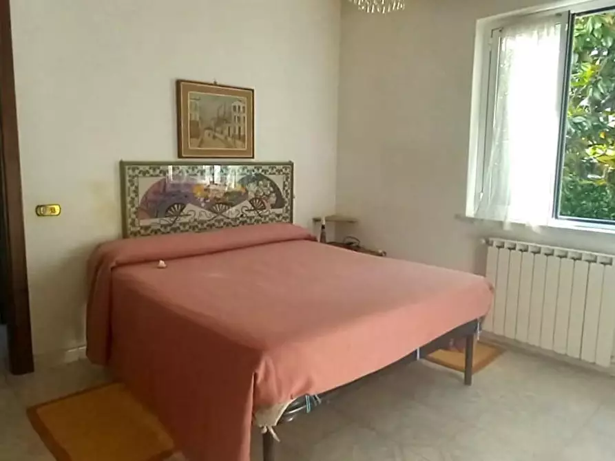 Immagine 12 di Casa indipendente in vendita  a Carrara