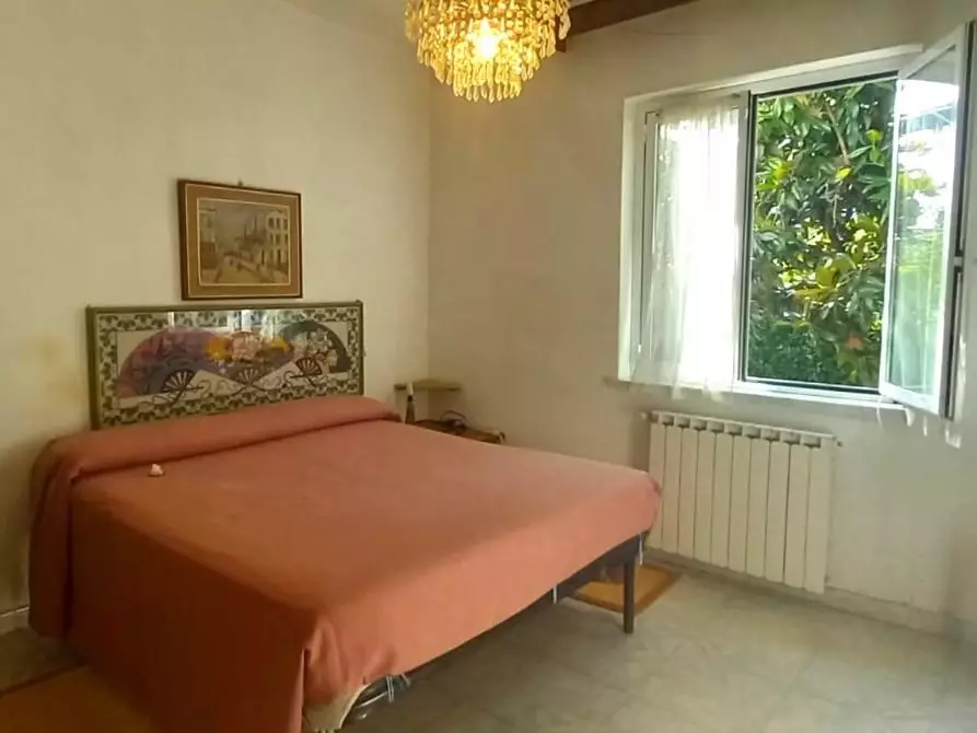 Immagine 9 di Casa indipendente in vendita  a Carrara