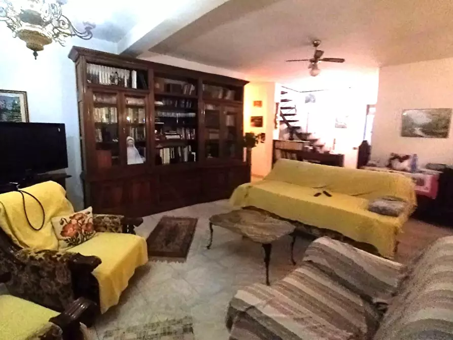 Immagine 2 di Casa indipendente in vendita  a Carrara