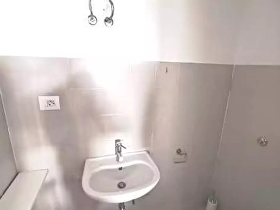 Immagine 4 di Locale commerciale in affitto  a Pisa