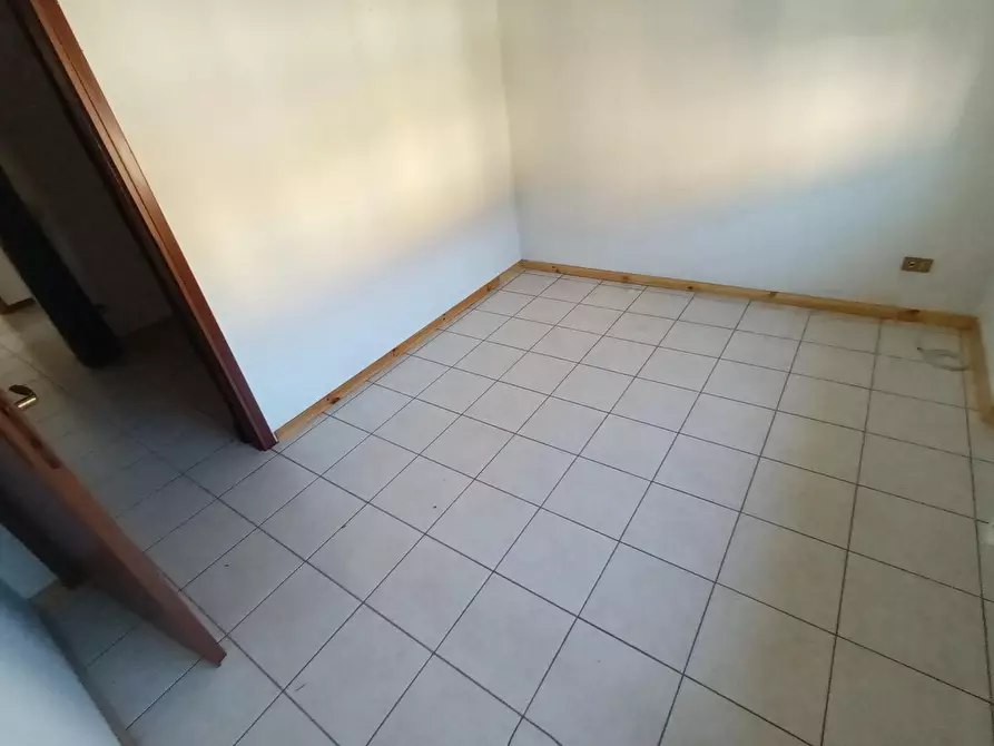 Immagine 13 di Appartamento in vendita  a Lucca