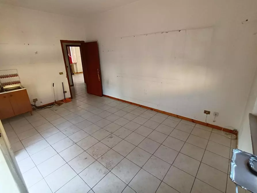 Immagine 28 di Appartamento in vendita  a Lucca