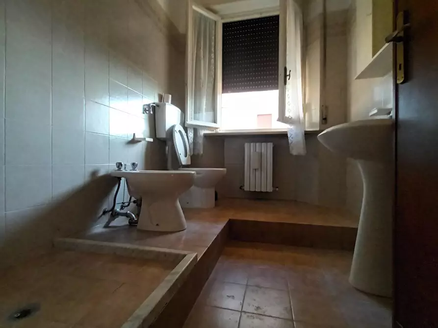 Immagine 19 di Appartamento in vendita  a Lucca