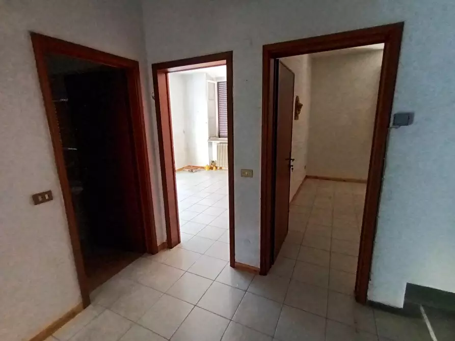 Immagine 5 di Appartamento in vendita  a Lucca