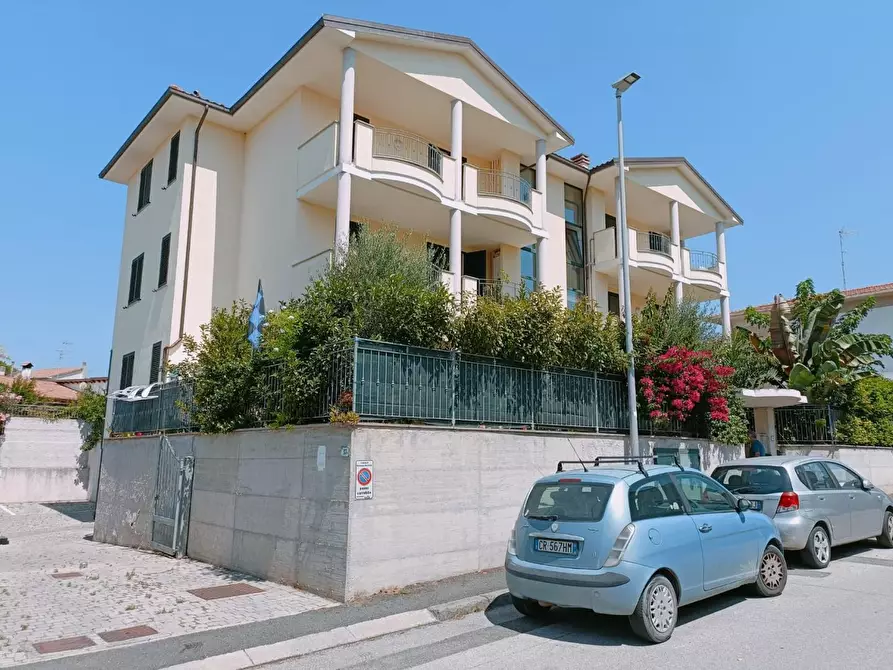 Immagine 11 di Appartamento in vendita  a Rosignano Marittimo