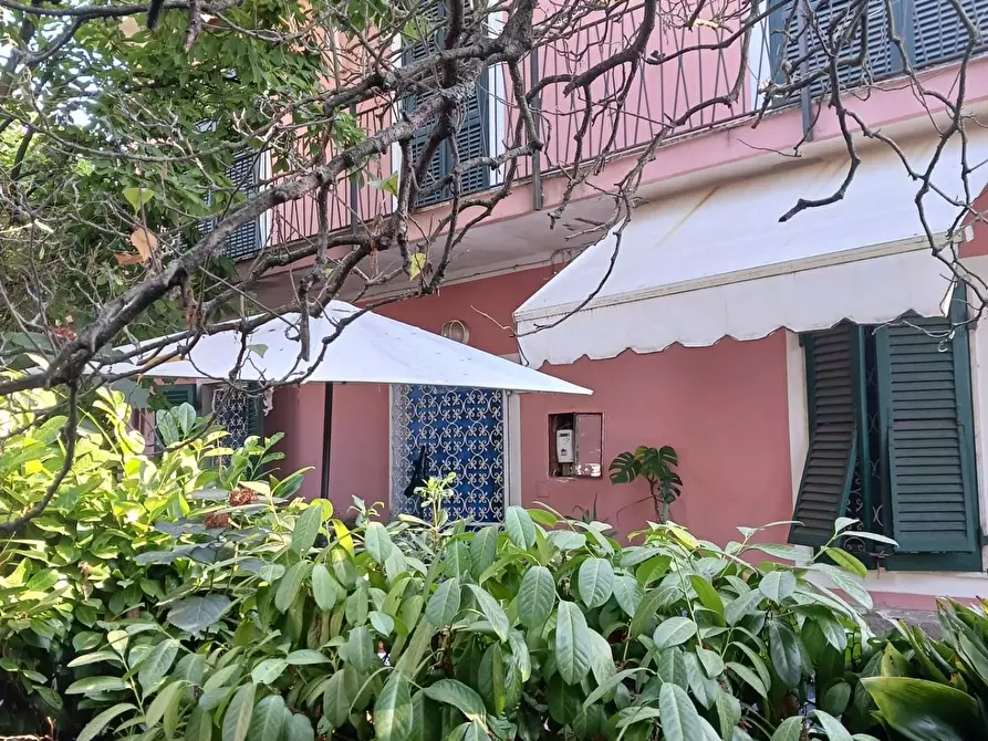 Immagine 4 di Villa in vendita  a Carrara