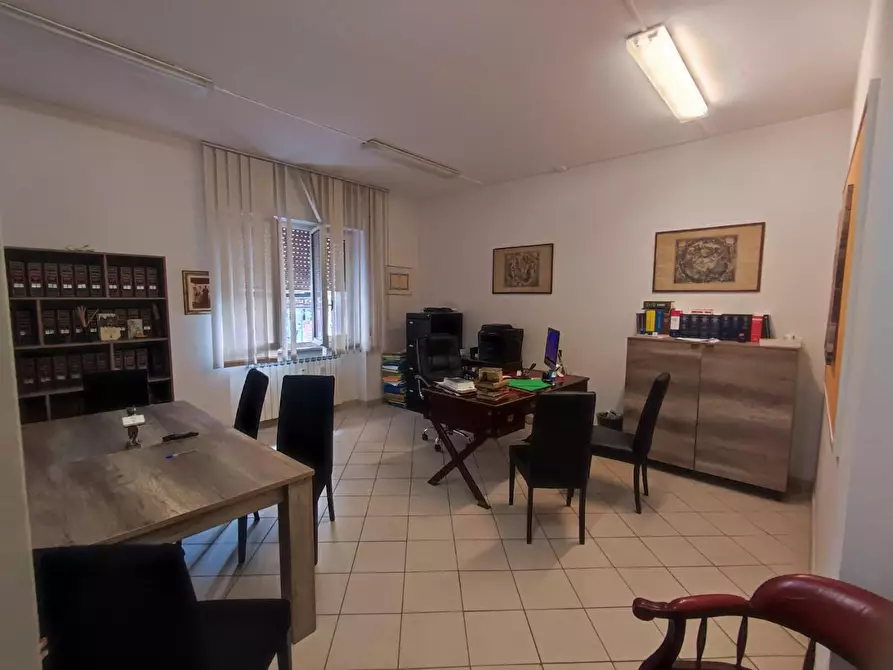 Immagine 5 di Appartamento in vendita  a Massa