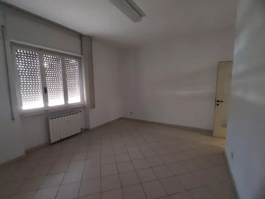 Immagine 10 di Appartamento in vendita  a Massa