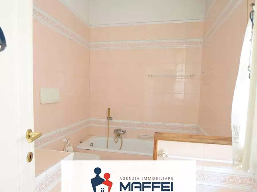 Immagine 18 di Villa in vendita  a Viareggio