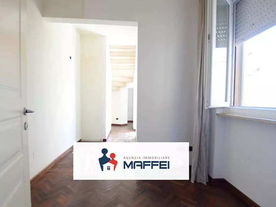 Immagine 2 di Villa in vendita  a Viareggio