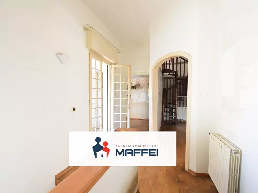 Immagine 14 di Villa in vendita  a Viareggio