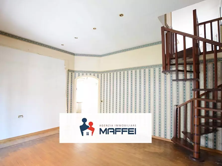 Immagine 7 di Villa in vendita  a Viareggio