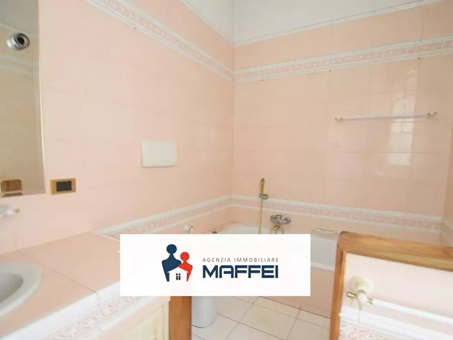 Immagine 13 di Villa in vendita  a Viareggio