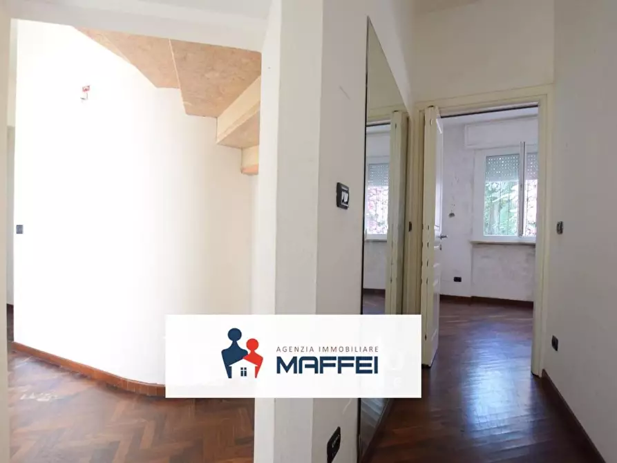 Immagine 4 di Villa in vendita  a Viareggio