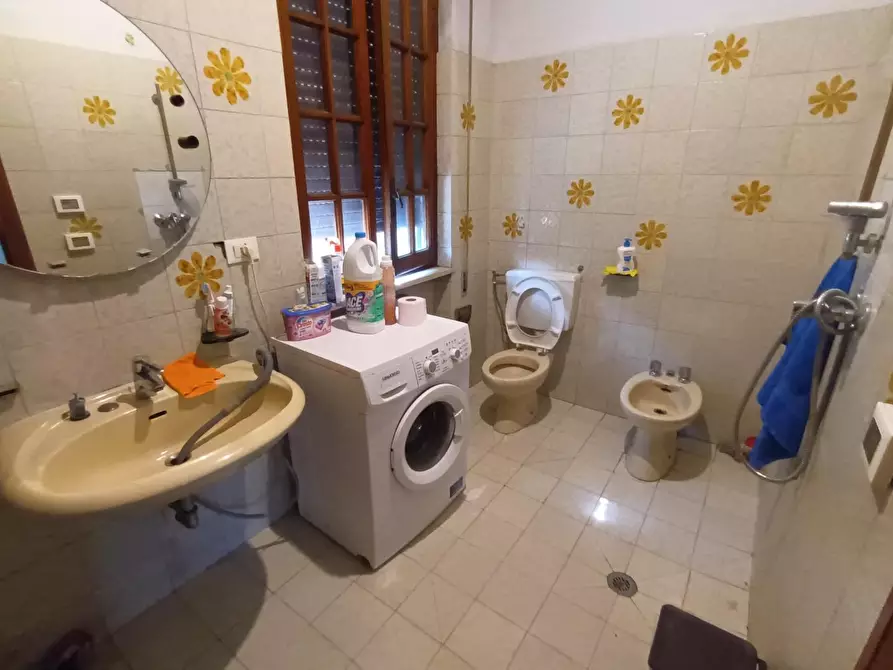 Immagine 11 di Villa in vendita  a Lucca