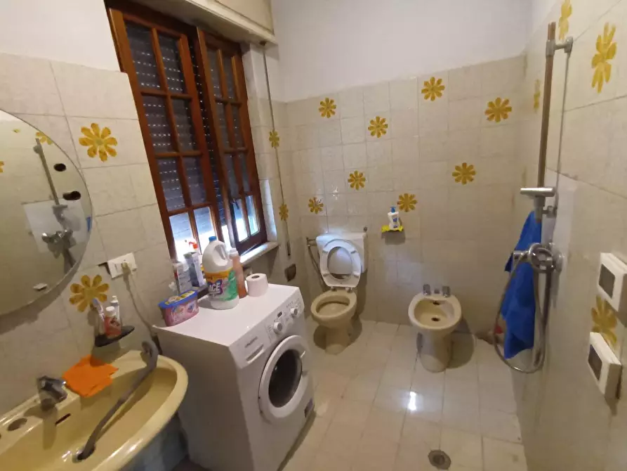 Immagine 10 di Villa in vendita  a Lucca